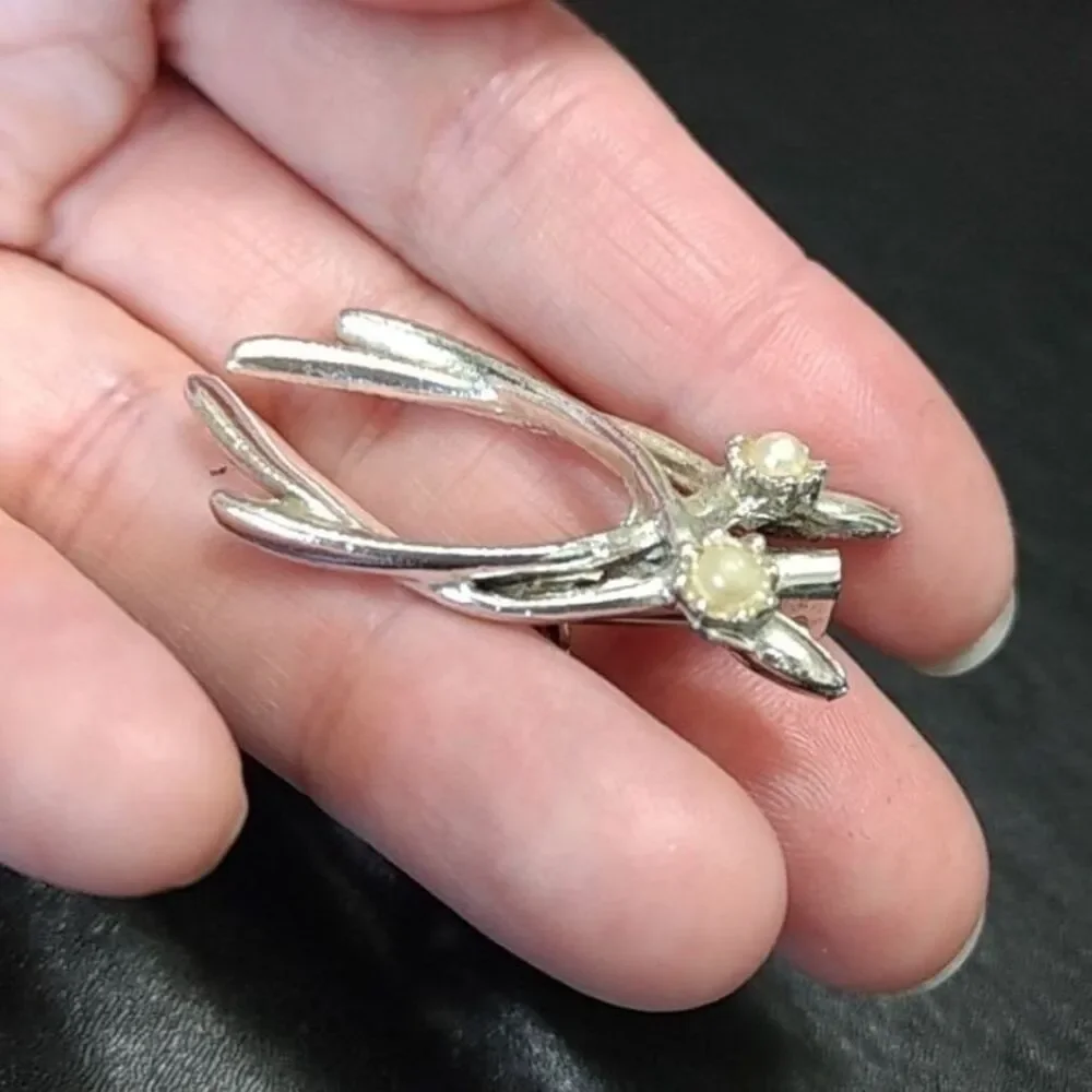 Vintage double wishbone faux pearl brooch - Picture 3 of 8